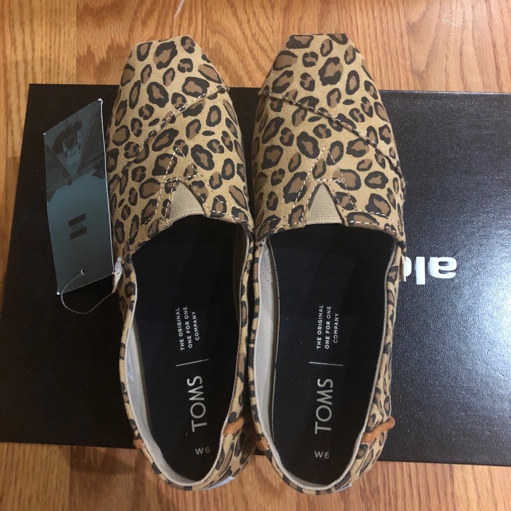 toms wmn classic leopard prints canvas